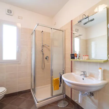 Modern Near With Pool 아파트
